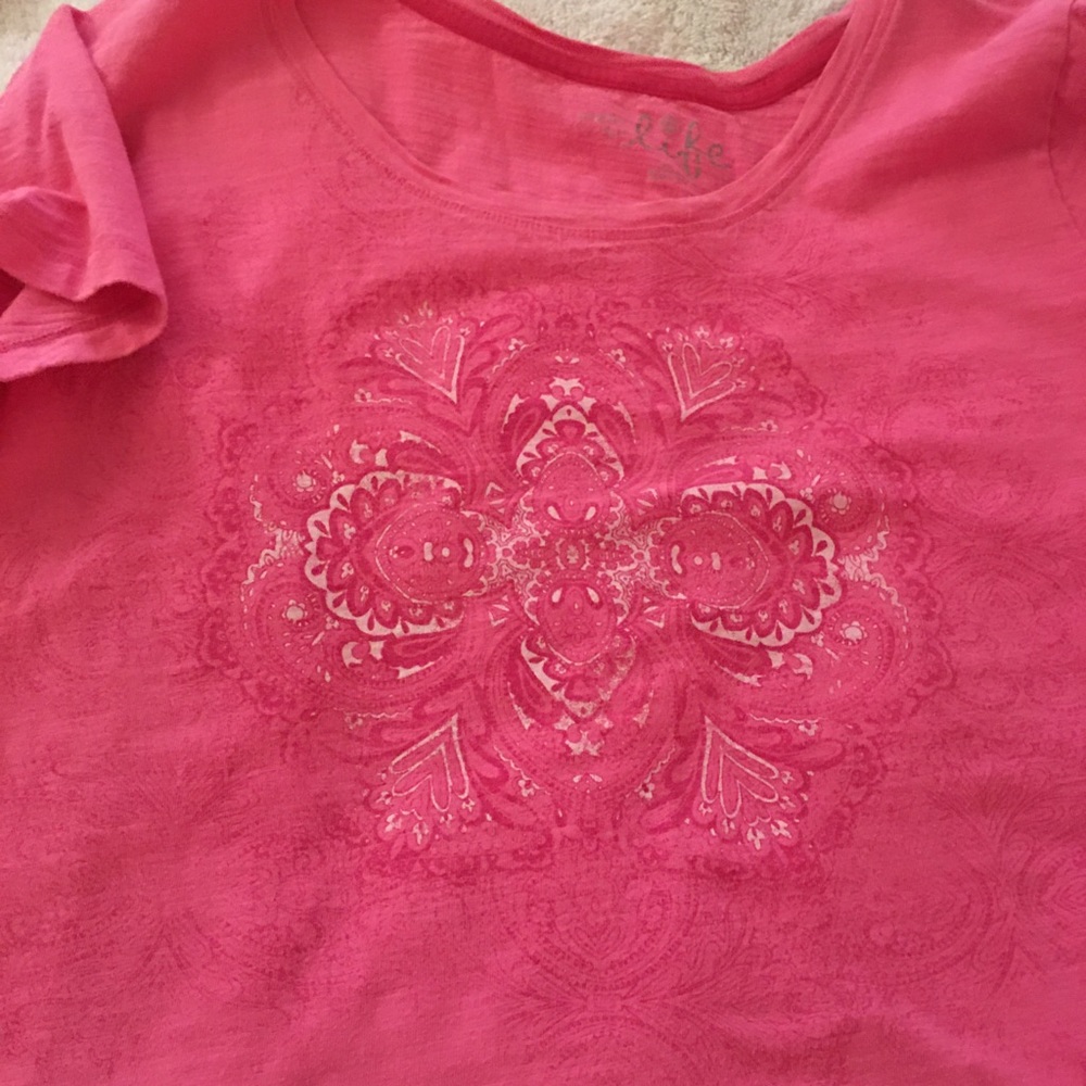 Made for Life 1x pink t shirt with pretty design.